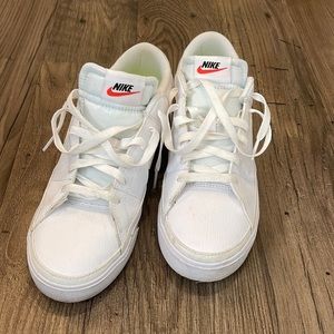 EUC Women’s Nike Court Legacy Sneakers - 9.5